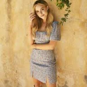 BNWT - LANI THE LABEL FELICITY FLORAL LIGHT BLUE DRESS - L